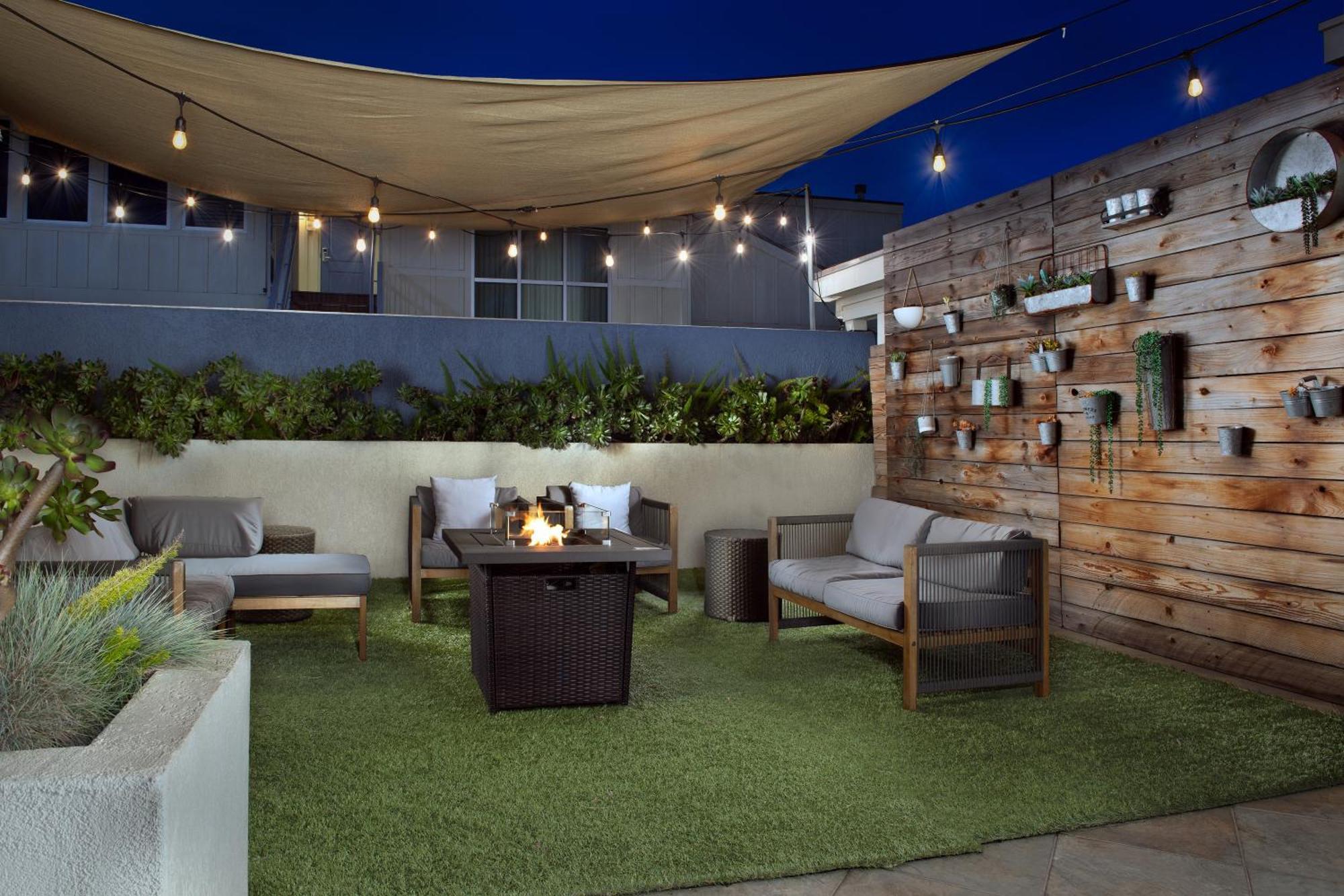 Hilton Garden Inn Los Angeles Marina Del Rey Exterior photo